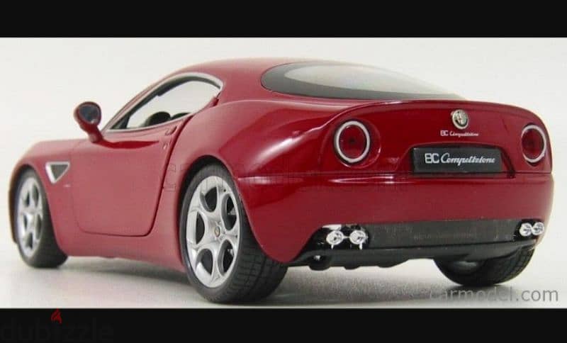 Alfa Romeo 8C Competizione (2006) diecast car model 1;18. 4