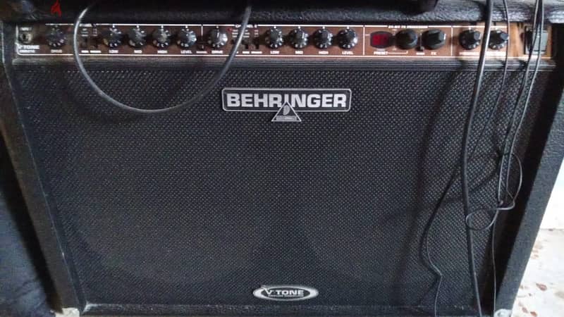 Behringer 120WATTs AMP 0