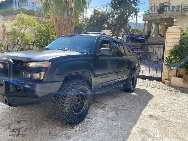 Custom Chevrolet Avalanche 2004 1