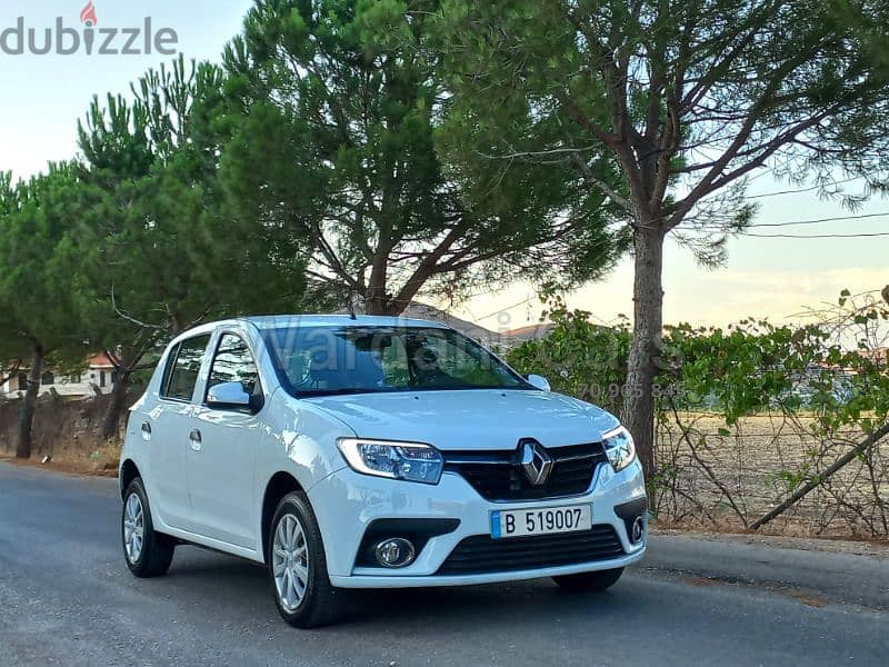 (26,000 KM ONLY) Renault Sandero 2017 1