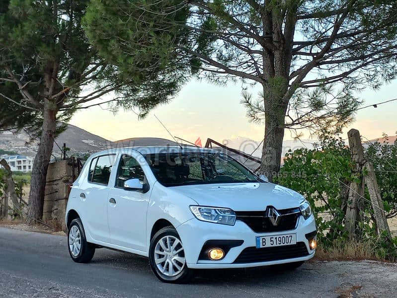 (26,000 KM ONLY) Renault Sandero 2017 2