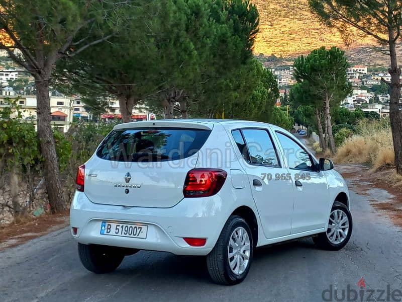 (26,000 KM ONLY) Renault Sandero 2017 3