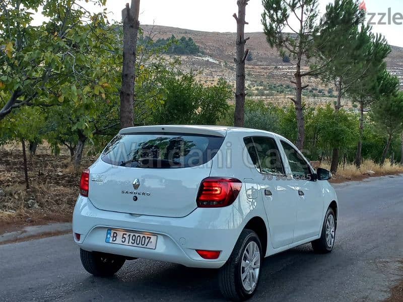 (26,000 KM ONLY) Renault Sandero 2017 5