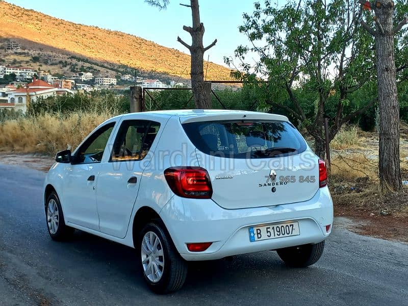 (26,000 KM ONLY) Renault Sandero 2017 6