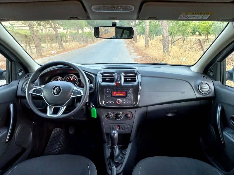 (26,000 KM ONLY) Renault Sandero 2017 8