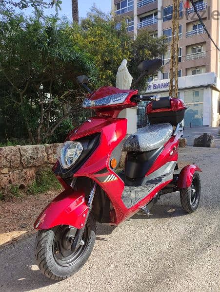 like new E tricycle 2023 60km speed /3 speeds/Alarm 1000 w price 800$ 1