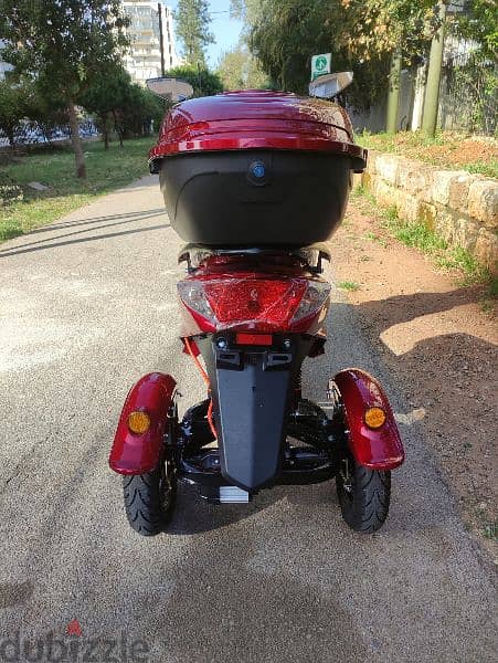 like new E tricycle 2023 60km speed /3 speeds/Alarm 1000 w price 800$ 6