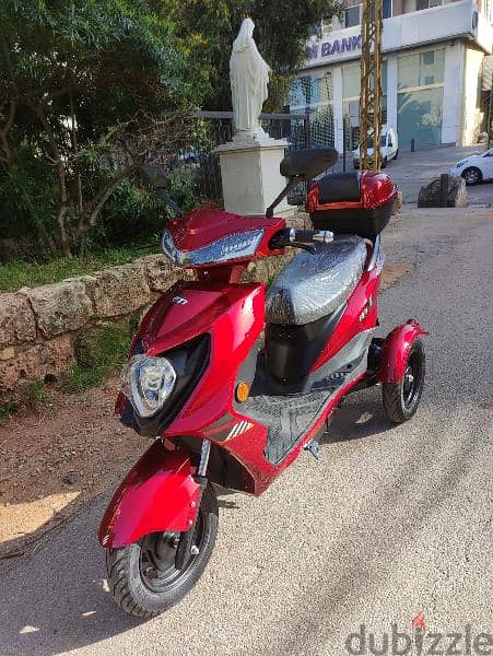 like new E tricycle 2023 60km speed /3 speeds/Alarm 1000 w price 800$ 8