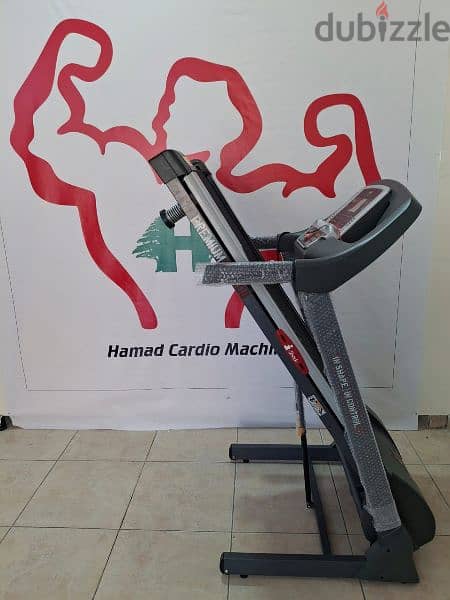 BODY SCULPTURE Treadmill 2HP with Automatic Incline Carry Up To 100KG 1