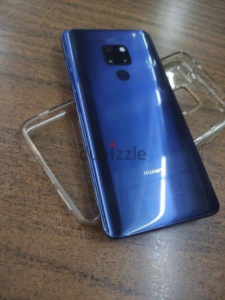 Huawei mate 20 العادي مش بروح برو
6 ram 
128 GB 

معالج قوي Kirin 980 0