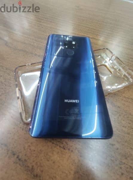 Huawei mate 20 العادي مش بروح برو
6 ram 
128 GB 

معالج قوي Kirin 980 4