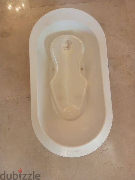 bath tub good condition 1