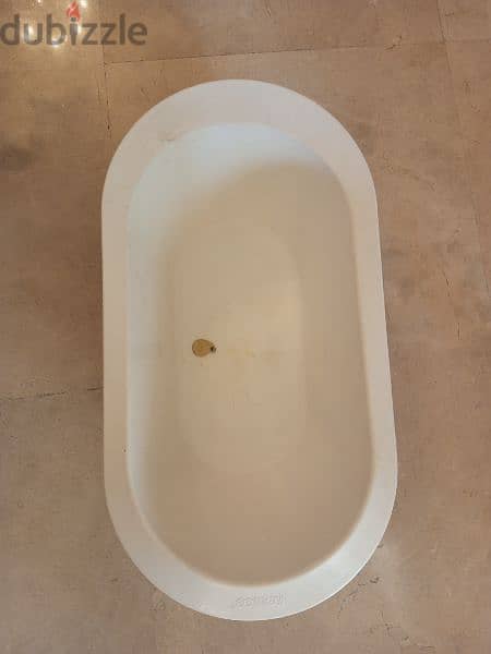 bath tub good condition 2