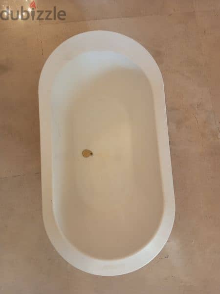 bath tub good condition 3