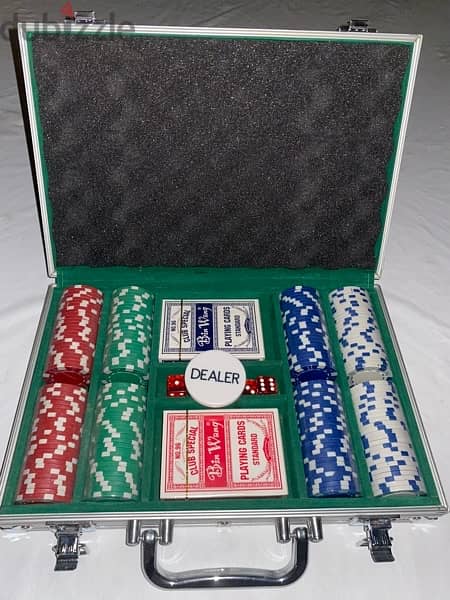 200 chip Grand straight royal case 1