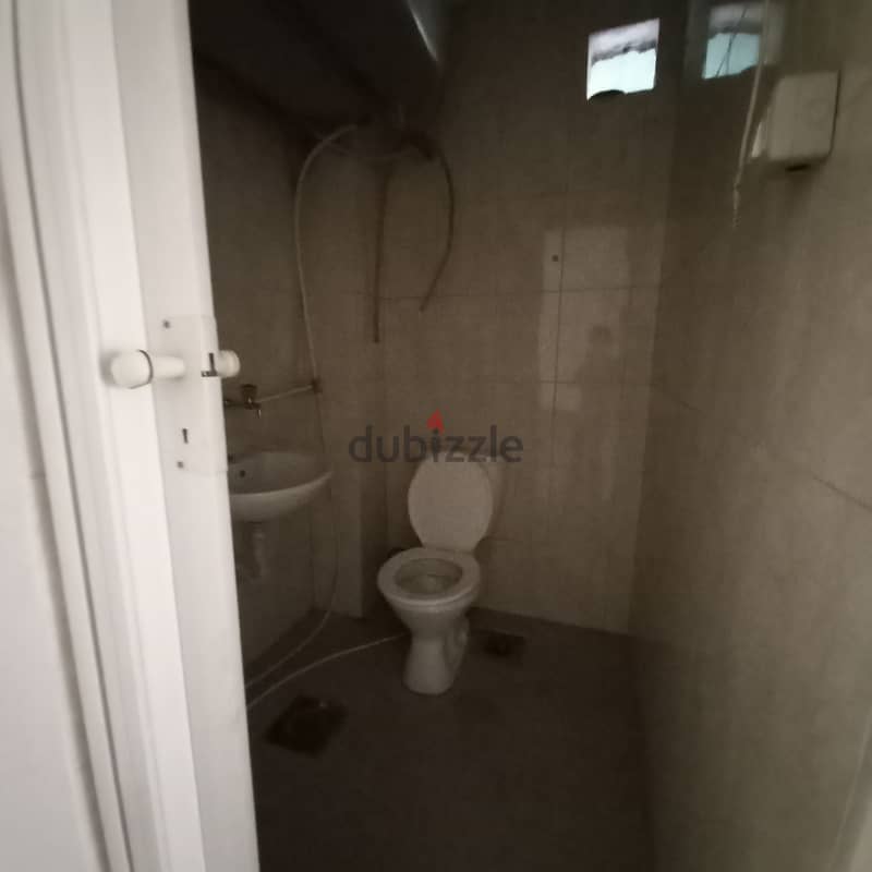 Shop for rent in Zalka محل تجاري للإيجار في الزلقا 5