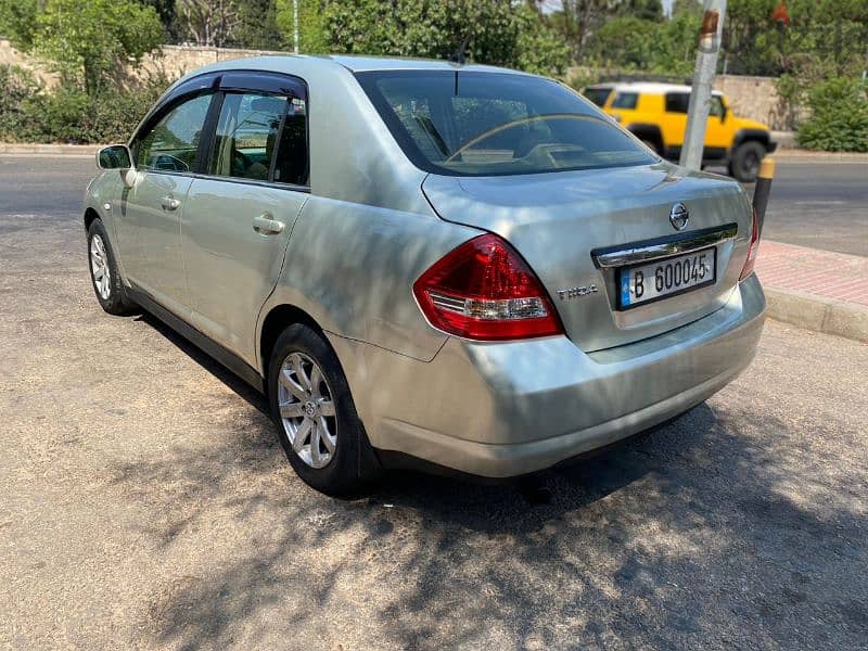 Nissan Tiida 2009 1