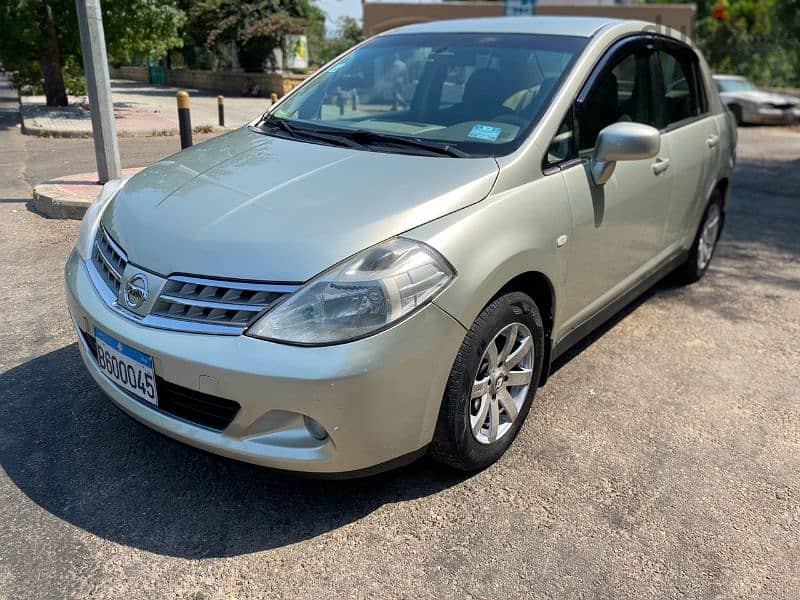 Nissan Tiida 2009 4