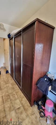 used closet in good condition 0