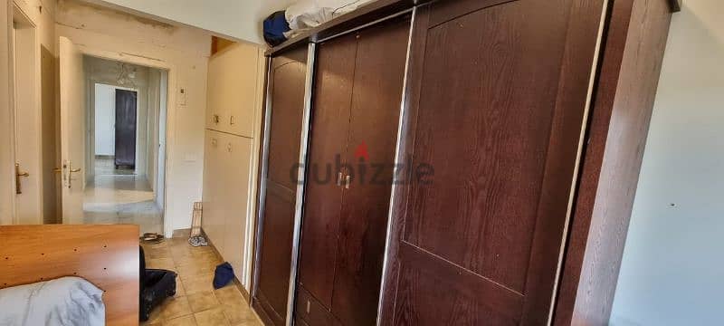 used closet in good condition 1