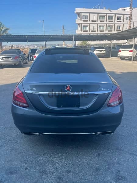 Mercedes C300 4matic 2017 clean carfax 4