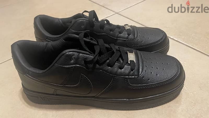 Black Nike Air Force 1s 0