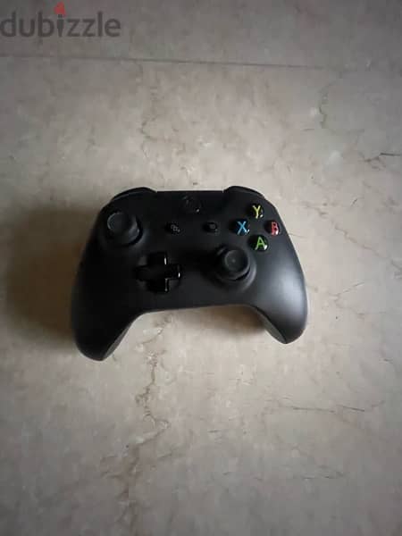 Xbox One X + 2 Games + 1 Controller 1