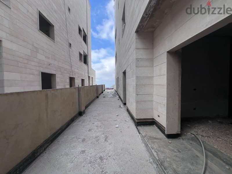 Apartment For sale in Jouret el Ballout شقة مع تراس للبيع 3