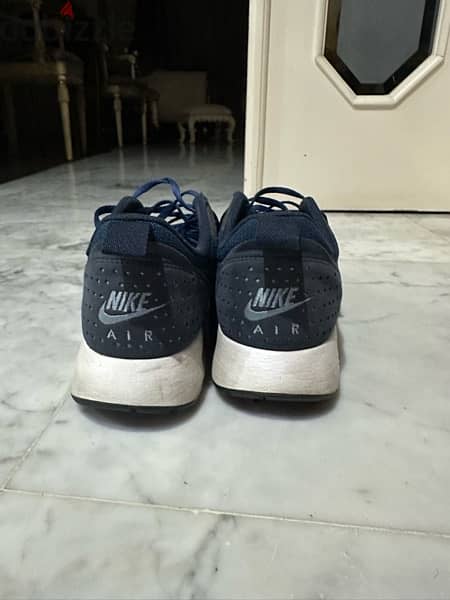 nike air in perfect condition size 42.5 2