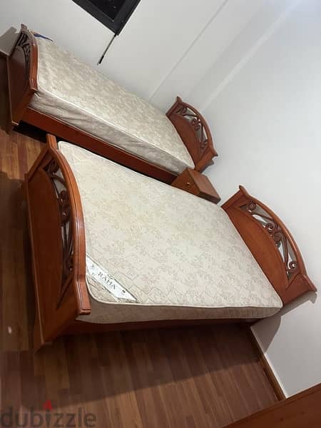 massif wood hard durable 2bed 2mattress 1big closet 1comode 2