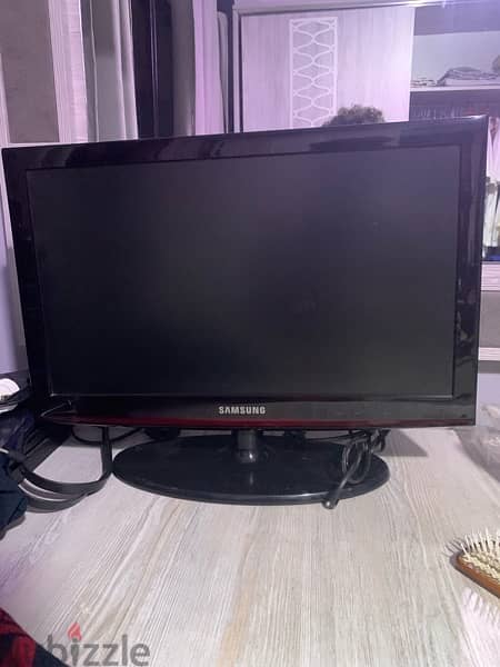 2011 22" Samsung LA22D400E1R LCD TV 0