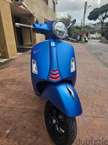 Vespa Super 300 GTS, ITALIAN 1