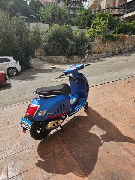 Vespa Super 300 GTS, ITALIAN 4