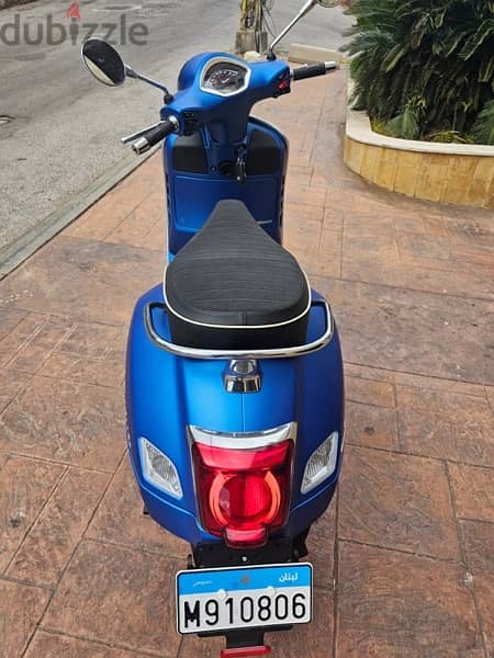 Vespa Super 300 GTS, ITALIAN 5