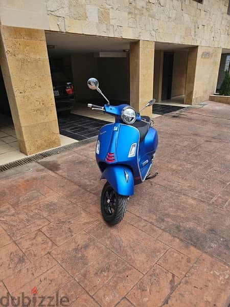 Vespa Super 300 GTS, ITALIAN 8