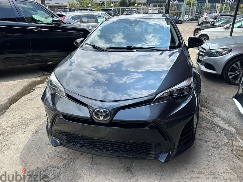 Toyota Corolla 2017 SE like new 2