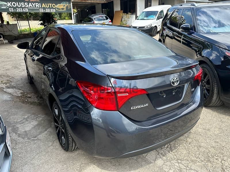 Toyota Corolla 2017 SE like new 6