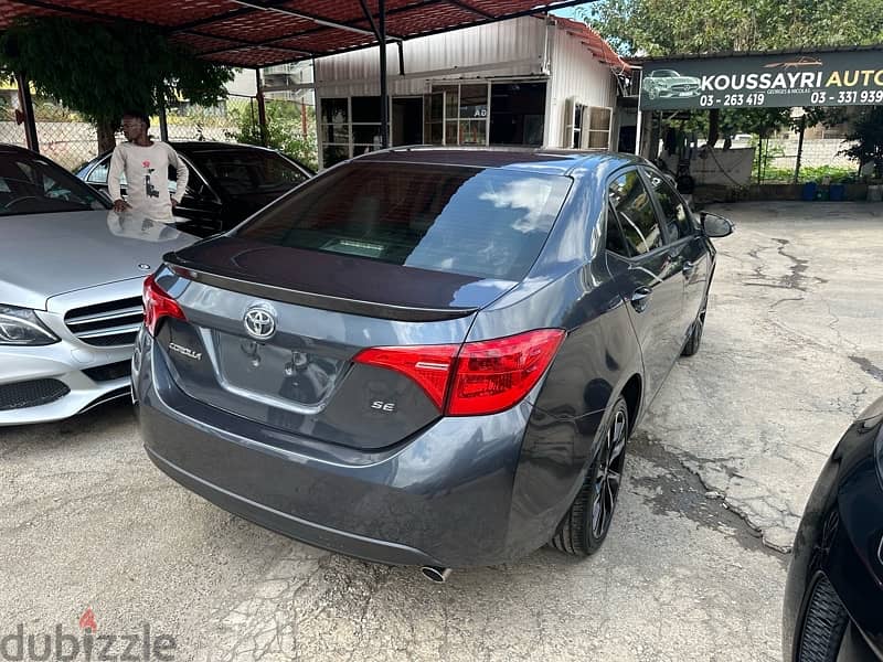 Toyota Corolla 2017 SE like new 9