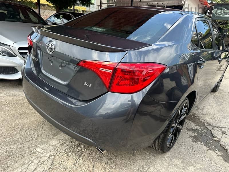 Toyota Corolla 2017 SE like new 13