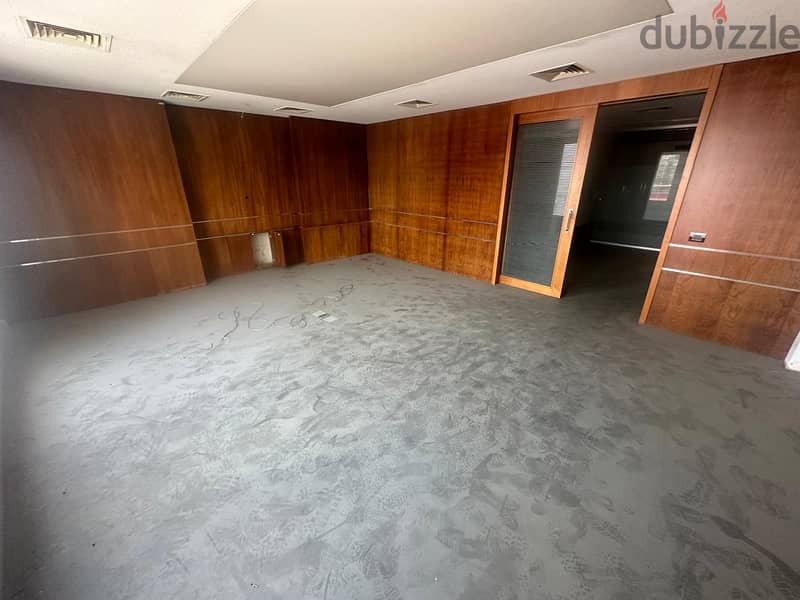 Showroom in Mar Mikhael For Rent معرض واسع في مار ميخائيل 2