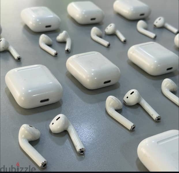 AirPods 1 Super clean in excellent condition 3