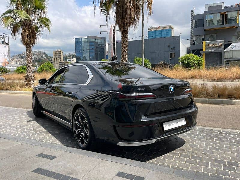 2023 BMW 750e Hybrid with only 3,500km 7