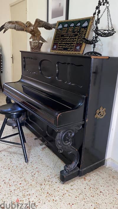 Antique Piano