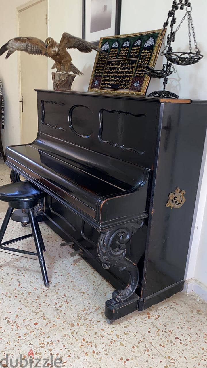 Antique Piano 0