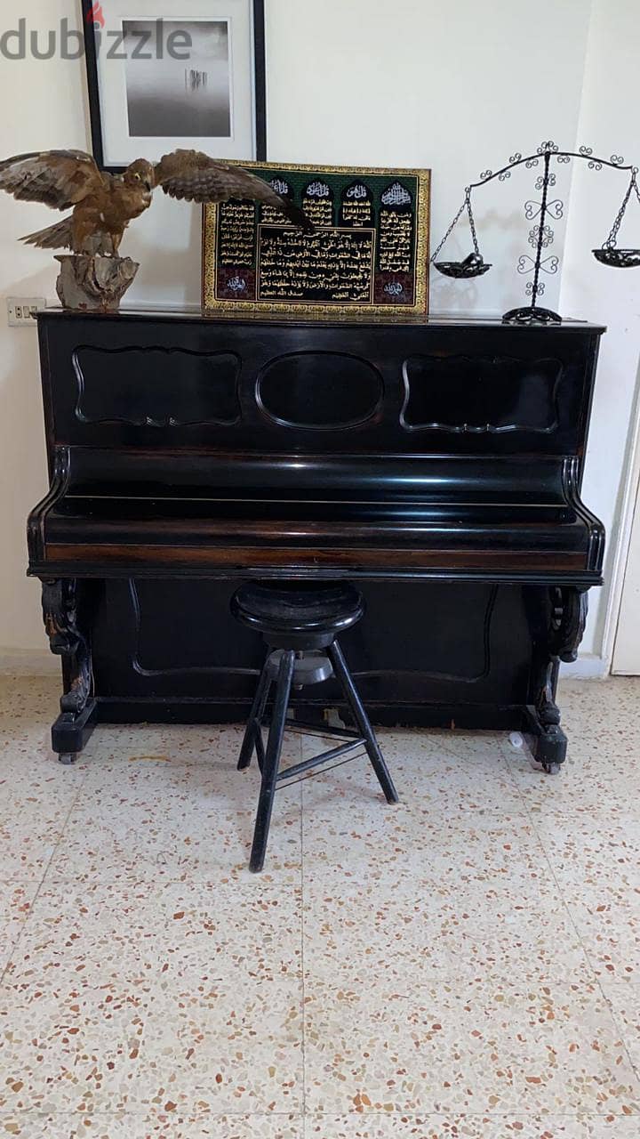 Antique Piano 1