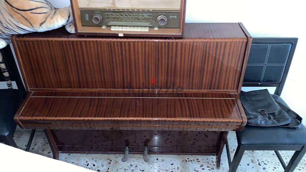 Piano antique brown color 1