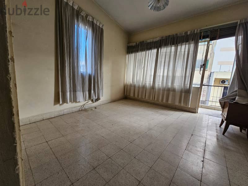 Ashrafieh | Well Maintained Building | 5 Balconies | 185m² | Elevator 2