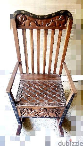 كرسي هزاز(rocking chair)خشب  موغونو، قطعة قديمةعمرها اكثر من ٣٠سنة