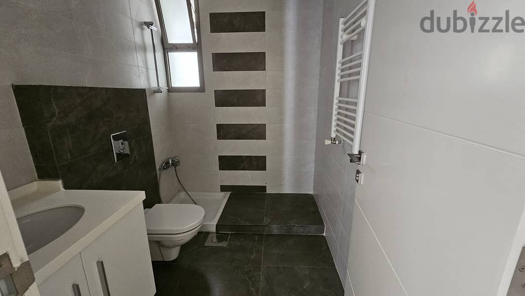 Apartment for sale in Yarzeh شقة للبيع في اليرزة 17