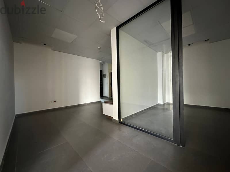 Office for Rent in Jdeideh مكتب للإيجار في جديدة 5